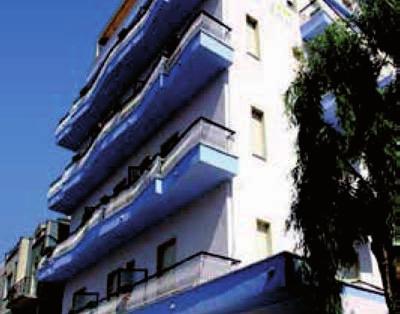 Itálie Silvi Marina REZIDENCE SEA RESORT 100 m 8% CENA OBSAHUJE 7/14x ubytování v apartmánu dle termínu (cena za celý apartmán), spotřebu energií, služby delegáta, plážový servis POLOHA dobře