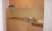 Apartmány sú účelne zariadené, kuchyne s kompletným vybavením, SAT TV, kúpeľne, záhrada s grilom, parkovisko pred domom. WiFi zdarma. S2 S2 s klimou S4 S4 s klimou APT2 3.6. 10.6. 290 490 450 10.6. - 17.