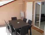 APT 5+2 2-lôžková spálňa s manželskou posteľou a prísteľkou, druhá spálňa s oddelenými lôžkami, obývačka s gaučom. Situovaný na prízemí s veľkou terasou.