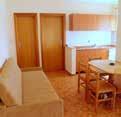 APT 4 +1 má dve 2-lôžkové spálne s manželskými posteľami, obývaciu izbu s gaučom pre jednu osobu.