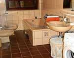 Imperial 650m. Vybavenie: vo vile je 8 apartmánov, parkovanie pri dome, záhrada s grilom, pes nie je povolený.