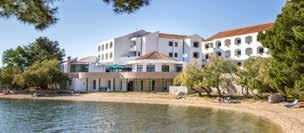 Pirovac Hotel MIRAN*** pobyt od 4 nocí deti do 12 rokov zdarma, druhé do 7 r. zdarma Poloha: priamo pri pieskovej pláži, obklopený borovicovým lesom, 200 m od centra Pirovacu.