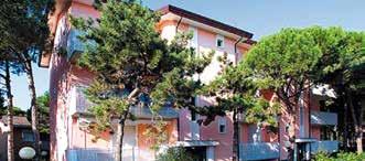 Bibione Vila Pioppo**+ Poloha: 300 m od piesočnatej pláže na Via dei Pioppi 10, v časti Pineda Ubytovanie: dom so záhradou a parkoviskom.