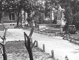 Po mohutném zničujícím požáru na podzim roku 1877 byla znovu postavena podle návrhu architekta