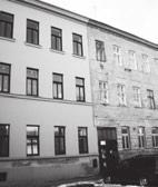 Proto jsem se rozhodl při příležitosti 50 let výročí úmrtí našeho Huga umístit pamětní desku na jeho rodný dům v Bezručově 5. Bude odhalena v sobotu 1. 12. 2018 v 14.