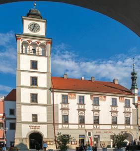 Současnou podobu získala r. 1638. Prohlídky radniční věže: Turistické informační centrum +420 384 721 169 www.itrebon.cz Původně renesanční stará radnice zde stojí od r. 1566.