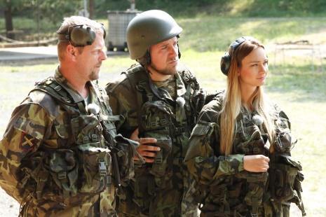 Herci Martin Stránský, Michal Holán a Bára Mottlová si vyzkouší, jaké to je být profesionálním vojákem.