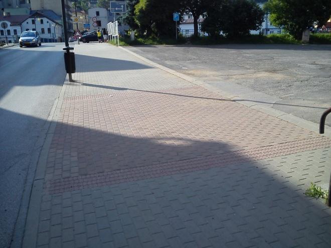 A7 SV chodník v Masarykově ulici (Jiráskovo nábř.