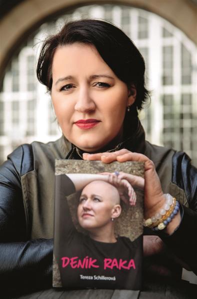 Fakultní základní škola Olomouc, Hálkova 4 13 do Amsterdamu a taky obyčejné zprávy od kamarádky Adél, která ji po celou dobu nemoci podporovala a držela nad vodou.