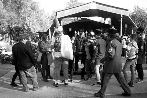 Kanalizační vpusti v Ústecké opraveny a opatřeny novými poklopy. UDÁLOSTI ROKU 2017 Foto: archiv LZ 2/2018 ŘÍJEN Jezdecký klub Podorlicko slavil sedmdesáté výročí Hubertovou jízdou.