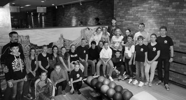 LZ 2/2018 SPORT Karate team KCK TJ Spartak Letohrad A team KCK Letohrad zakončil sezonu na bowlingu. Měsíc leden je pro karate čas na zhodnocení uzavřené závodní sezony a přípravou na nastávající.