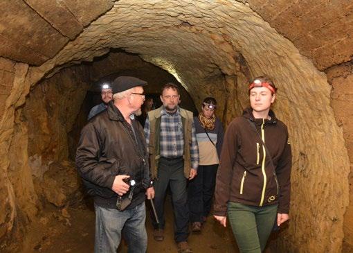 Poté následovaly vzdělávací bloky o výrobě lodi P550 a revidovaných stezkách, v bazénu v Podolí proběhl plavecký výcvik a na břehu Vltavy u Kotvy si někteří vyzkoušeli hru Ultimate Frisbee.