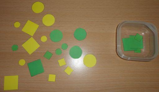 Předmatematické představy třídění podle dvou kritérií (zelené čtverce) Děti hledají zelené