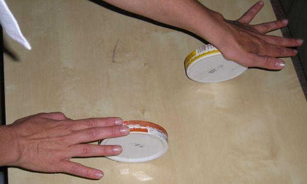 Řeč Motorika jemná motorika cviky prstů ruky s krabičkami od sýra