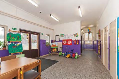 Na práci vychovatelek, pedagogů, sociálních pracovníků a dalších odborníků dohlíží pracovníci