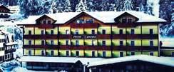 fede.cz 0 m Popis: Rodinný hotel s vynikající polohou přímo u sjezdových tratí části "Alpe di Folgaria", je ideálním místem pro strávení aktivní dovolené. Hotel tvoří 35 jednoduše zařízených pokojů.