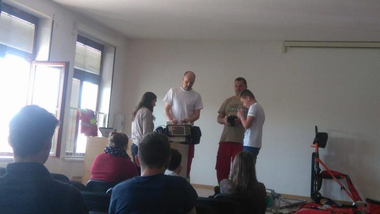 PŘEDSTAVENÍ DRAMATICKÉHO KROUŽKU V letošním roce opět pracují dramatické kroužky v plném nasazení.