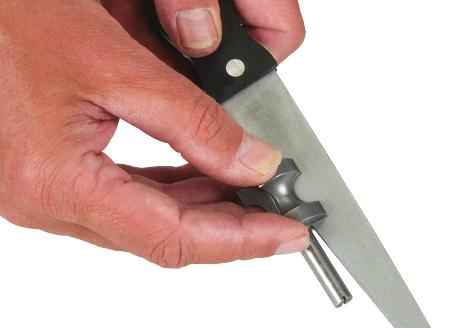 vnitřní i vnější ostří soustružnických nožů, pilové kotouče, dláta, profilové nože i