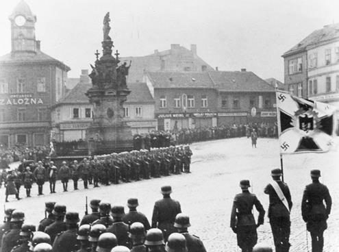 (Fotografie archiv autora) Obrázek 2 - Slavnostní nástup jednotky Wehrmachtu26.