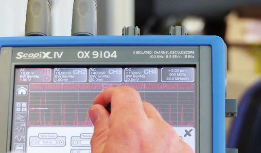 IP54 Kryt chrání proti prachu a stříkající vodě POUŽITÍ Údržba elektroniky Model OX9304 je vhodný pro elektroniku díky šířce pásma 300 MHz, 4 izolovaným kanálům 600 V CAT III, pokročilým funkcím