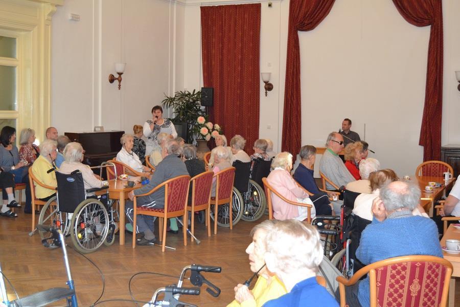 21. února v 14.00 hodin Na kavárně k tanci a poslechu zahraje paní Mikešová a pan Bartoš. 23. února v 14.30 hodin Divadlo jednoho herce v podání paní Stanislavy Hoškové.