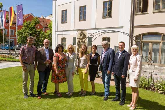 Partnerská města reprezentovala předsedkyně Komise pro partnerská města Petra Šmolíková a členka Komise Erika Straškrabová.