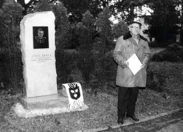 Mezi námi Josef Koreš trochu jinak (dokončení z minulého čísla) Poručík Josef Koreš pocházel z rodiny tesařského mistra Antonína Koreše a jeho ženy Boženy, rozené Novákové, měl čtyři sourozence.