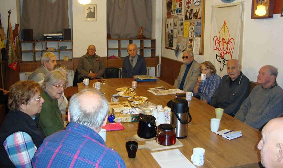 Br. Pluto rád vzpomíná na spolupráci s br. R. Plajnerem na jeho knize. Skaut je v roce 1970 zrušen, ale opět ustanoven v roce 1989. Br.