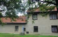 NP novostavby cihlového bytového domu na sídlišti. Byt má velkou lodžii 11 m 2 a je velmi pěkný a slunný.