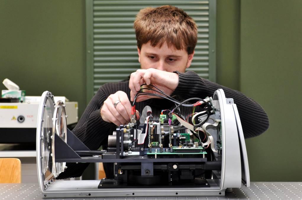 82 A device for optical data
