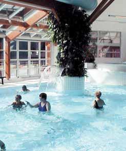 venkovní vířivkou, finskou a parní saunou, ochlazovacím bazénkem, odpočívárnou a občerstvením. Součástí hotelu je lyžárna a úschovna kol. Hotel disponuje 57 lůžky a výtahem.