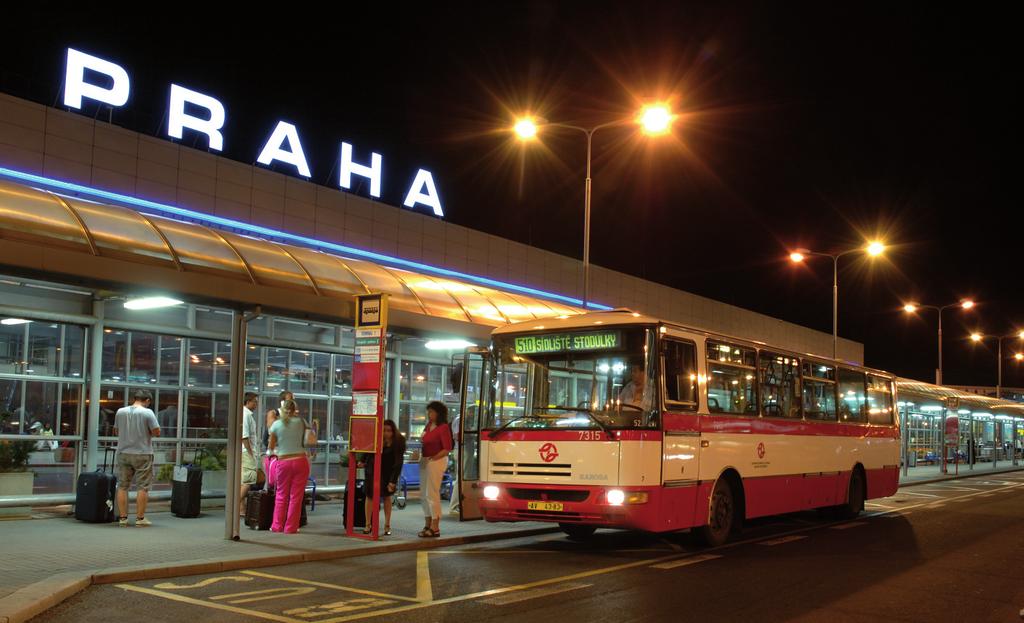 VÍCE NOČNÍCH AUTOBUSŮ Rozšíření provozu od 30. 8. 2008 55 nově obsloužených zastávek Vážení cestující, od 30. srpna 2008 jsme pro vás připravili změny ve vedení nočních autobusových linek.