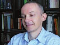 Odborně se věnuje medicínskému právu a bio etice.
