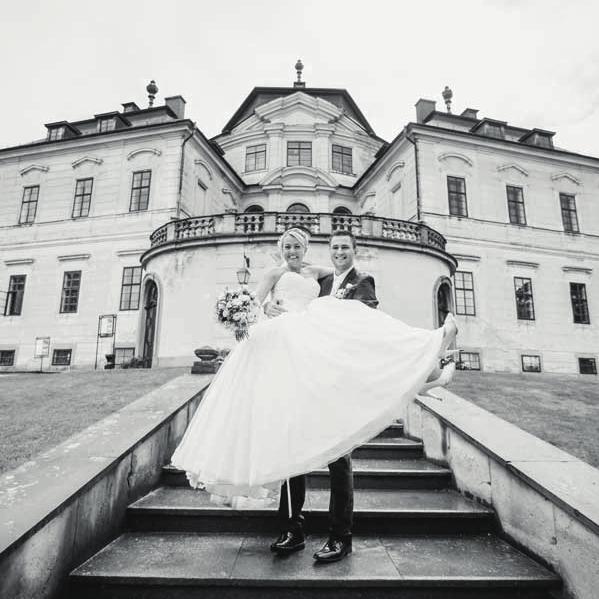 TYP ZAHRA D N Í S P R O NÁJMEM PÁ RT Y S TANU NA S VAT EBNÍ H OSTINU Počet míst k sezení 20 Celková kapacita neomezená svatební obřad v romantickém prostředí zámeckého parku fotografování v zámeckém