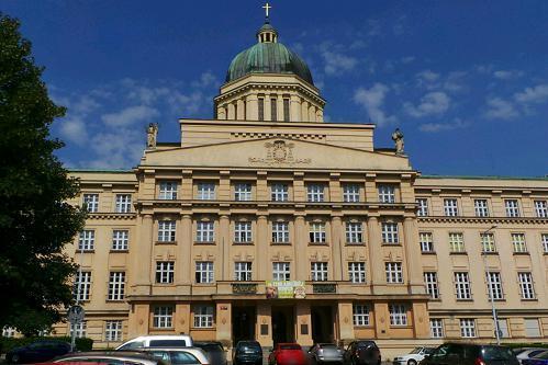 Poradenské služby na fakultách