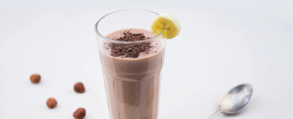 Čokoládové potěšení 2 porce 5 minut snadné cca 655 kj / 156 kcal na porci y 8,4 g sacharidy 18,7 g tuk 4,7 g vláknina 2 g n SMART SHAKE VEGAN s příchutí lískového oříšku (1 odměrka) n ½ banánu (může