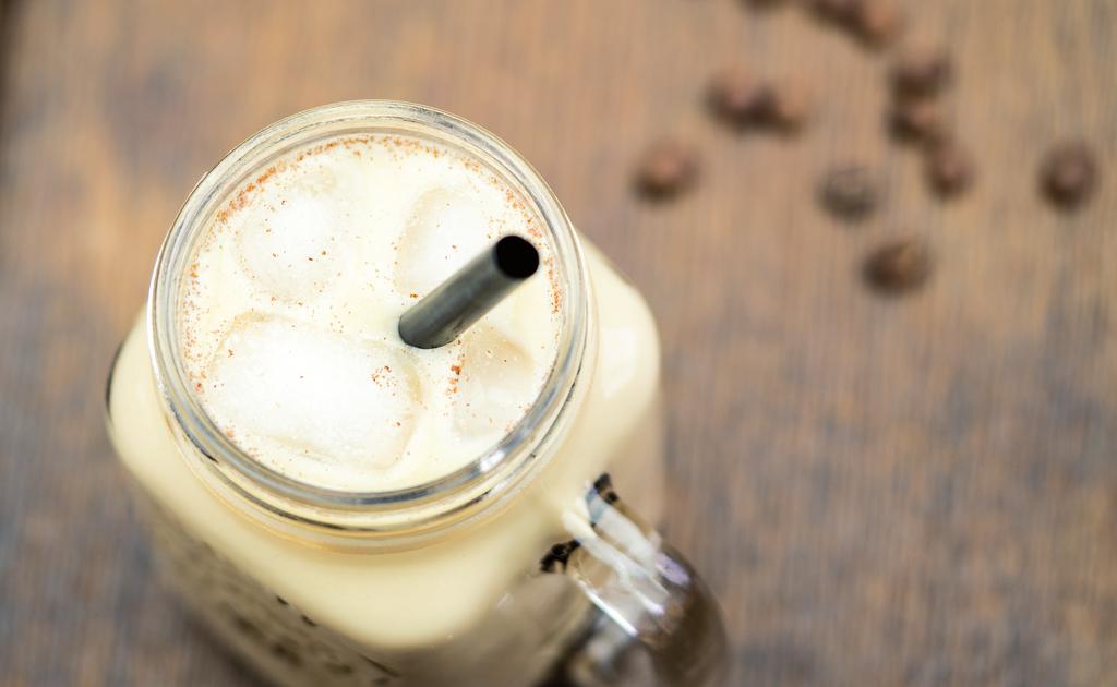 Vanilková ledová káva 1 porce 5 minut snadné cca 878 kj / 209 kcal y 30,4 g sacharidy 6,9 g tuk 6,6 g vláknina 1,5 g n DEEP SLIMMING COFFEE (1 3 lžičky, dle požadované síly a chuťové preference) n 4H