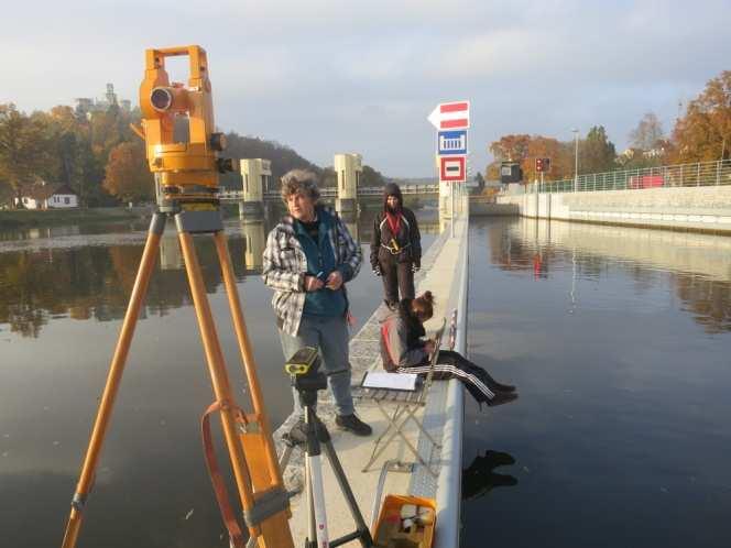 ověření turbulencí a vírů na počátku užitné délky plavebních komor; 6. ověření tvorby vtokového víru a strhávání vzduchu do obtoku plavebních komor; 7.