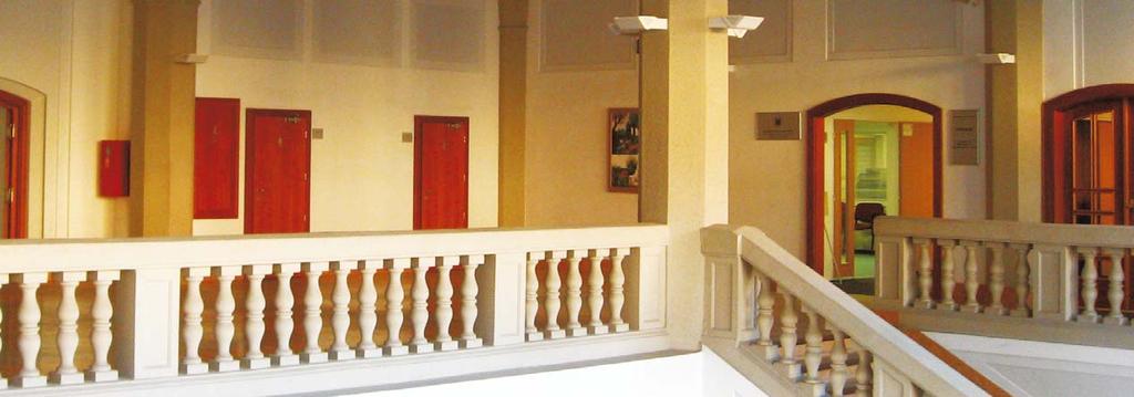 Středisko Teiresiás V roce 2000 zřídila Masarykova univerzita specializované celouniverzitní pracoviště Středisko pro pomoc studentům se specifickými nároky, jehož úkolem je zajišťovat, aby studijní