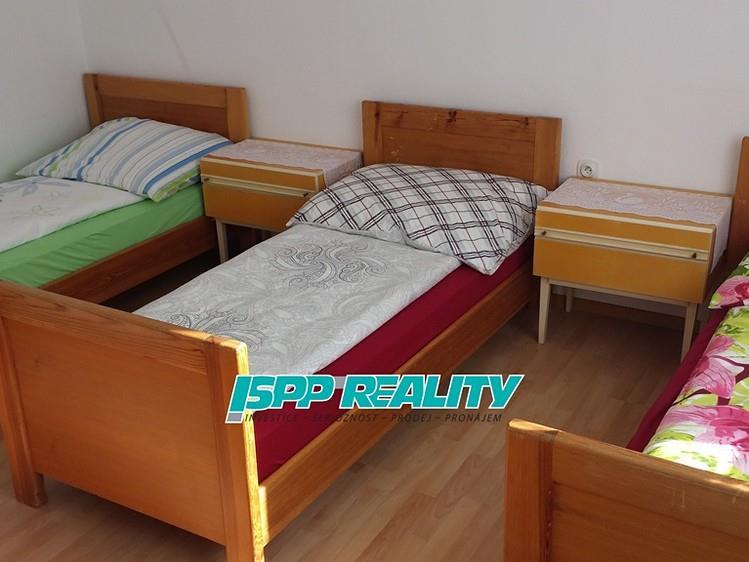 Slovní popis Ve výhradním zastoupení majitele si Vám dovolujeme nabídnou RD 7+2 v