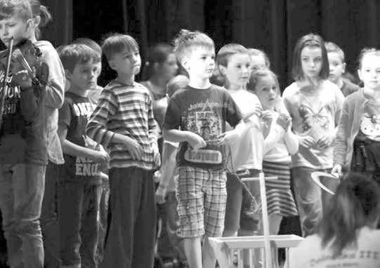 KULTURA NA SLOVÁCKU 13 Premiéra Obilíčko, obilí v šesti obrazech Nové CD Nad kronikú Dolinečky uvítají tři kmotři Pole, které je třeba zorat - zrno, které je třeba zasít - májový deštíček pro zralé