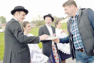 V jeho rámci zabavilo návštěvníky představení folklorních souborů Světlovan a Rozmarýn, dětského folklorního souboru Dřínky a