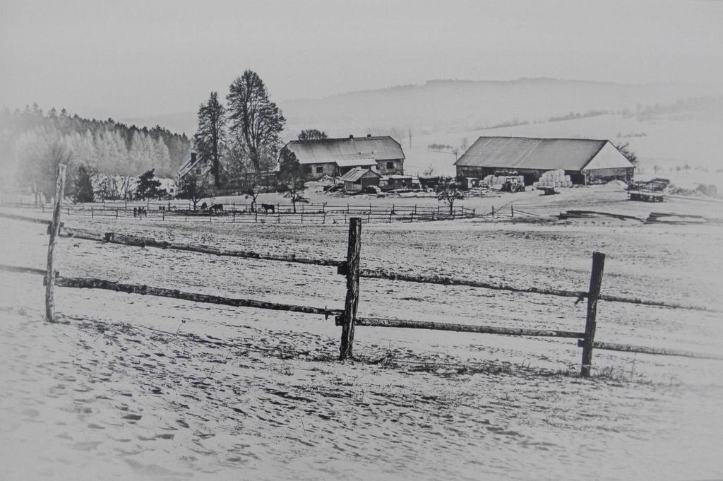 Jaroslav Kršek Fotograf z Třebíčska. Fotografování se věnuje od roku 2006. Ke svému fotografování používá výhradně digitální fotoaparát.