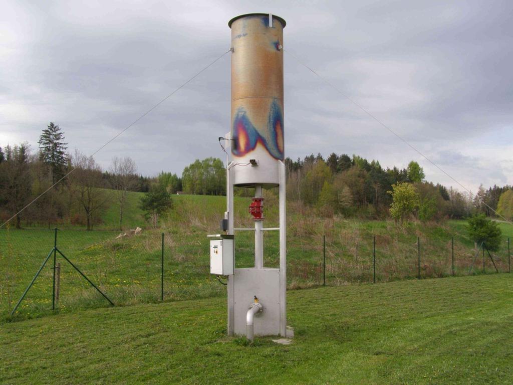 Obr. 19: Fléra (foto autor) Separátor digestátu Fermentovaný digestát se v separační jednotce (separátoru) odděluje na tuhou, částečně suchou složku, tzv. separát a na tekutou složku, tzv. fugát.