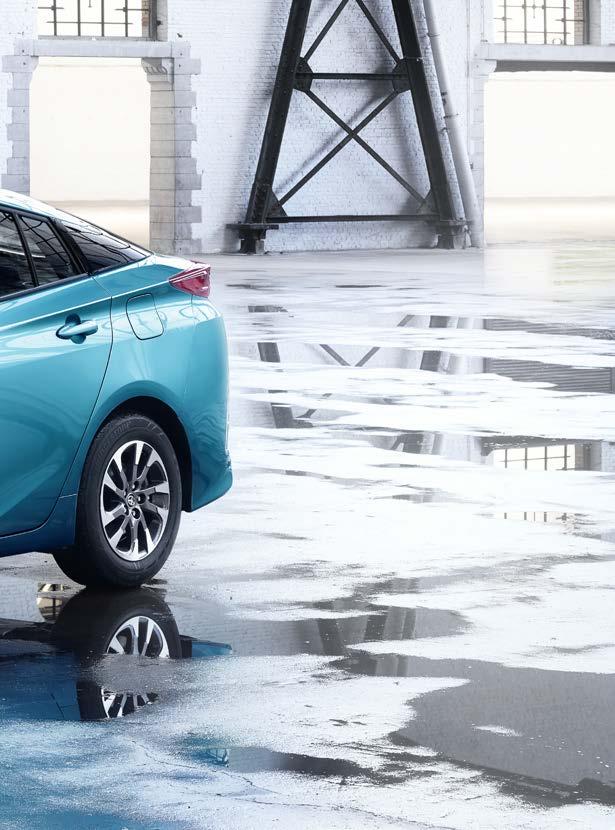 VŽDY LEPŠÍ CESTA ŠETRNÝ PROBLÉMY BUDOUCNOSTI VYŘEŠENY JIŽ DNES Prius Plug-in určuje trend automobilů s hybridním pohonem, a to díky pokrokovým technologiím,