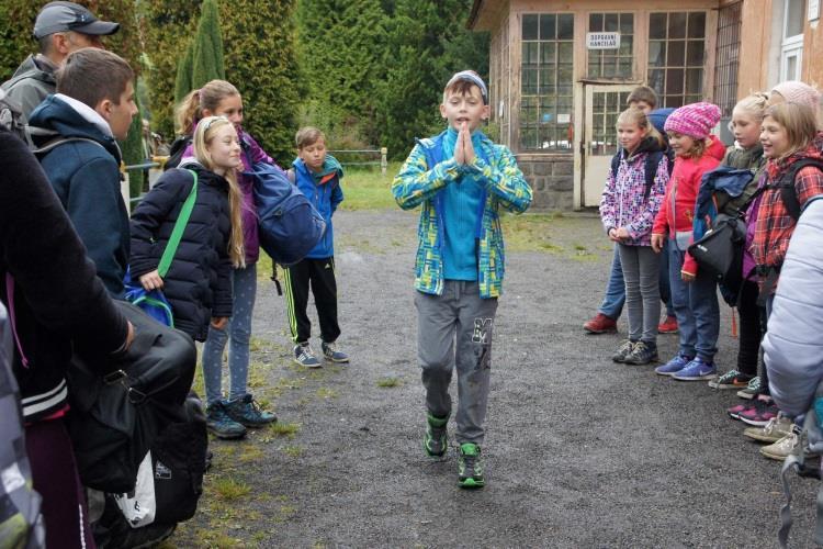 Jednotlivé třídy druhého stupně procházely během školního roku několika tříhodinovými bloky zaměřenými na následující aktivity: seznámení s programem, klima ve třídě, šikana a vztahy, vztahy s