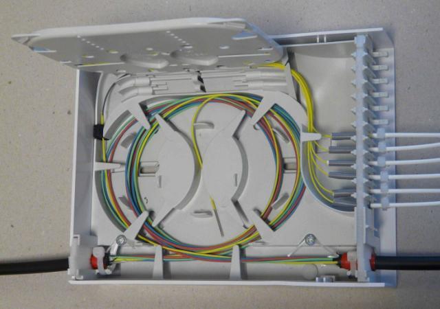 Bytový dům rozvody patch kabel (případně s konektorem) Průměr typicky od 3 mm do 6 mm, vlákno G.
