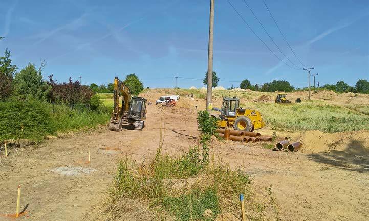 ZPRÁVY Z BENÁTECKÉ RADNICE Rekonstrukce ulice Platanová Ve středu 28. června 2017 byla slavnostně otevřena stavba Rekonstrukce ulice Platanová. Z h o t o v i t e l: firma STRABAG a. s. P r o j e k t a n t: firma CR Project s.