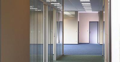 7 m CLEAR HEIGHT PRECAST CONCRETE LOAD BEARING STRUCTURE CERAMIC TILES OR CARPET FLOORS BREEAM