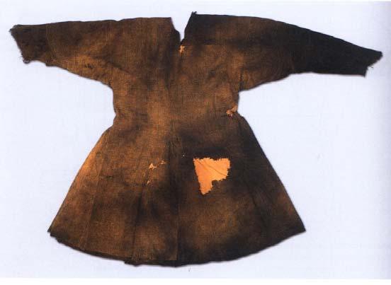 Celé oděvní součásti z archeologických výzkumů Nálezy